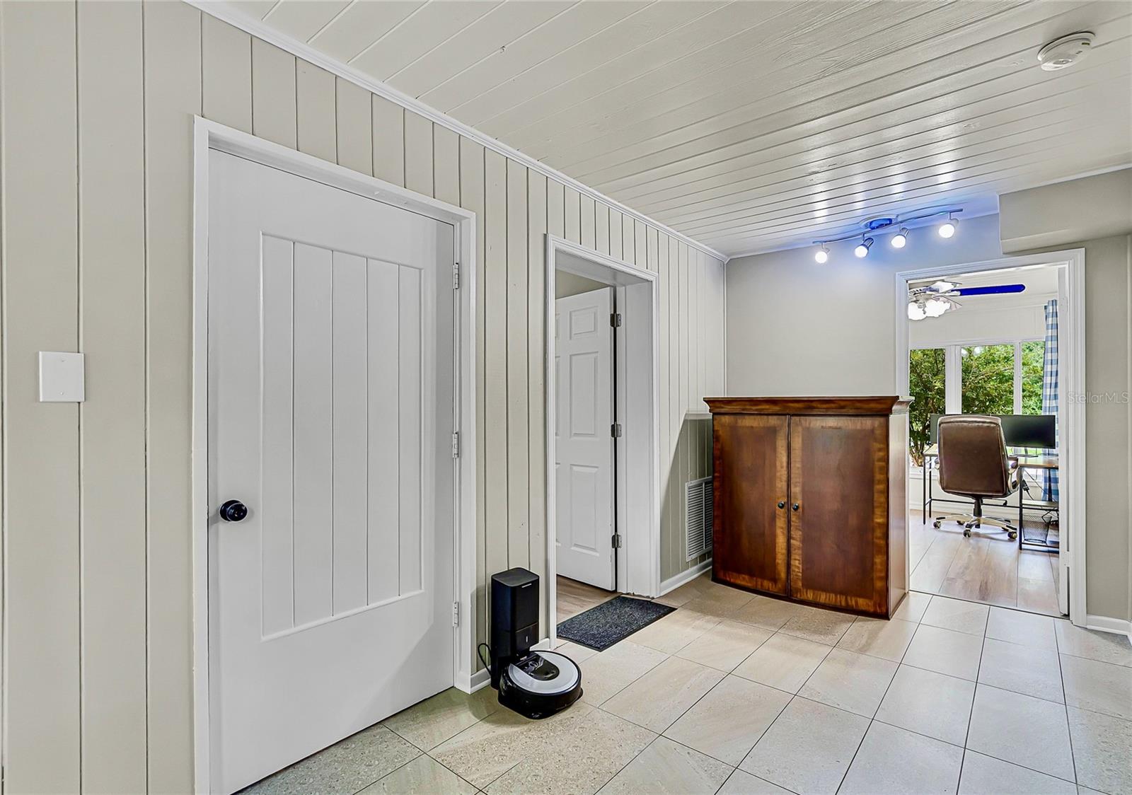 LAKE HARNEY ACRETTES - Residential