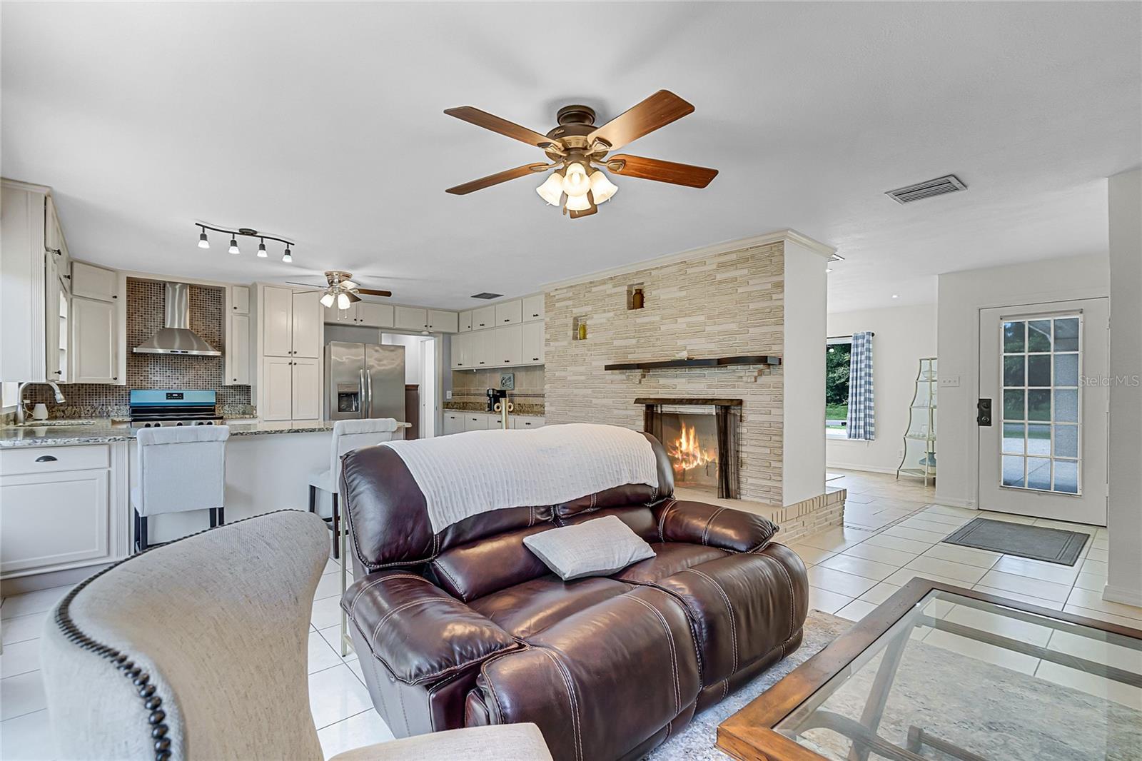 LAKE HARNEY ACRETTES - Residential