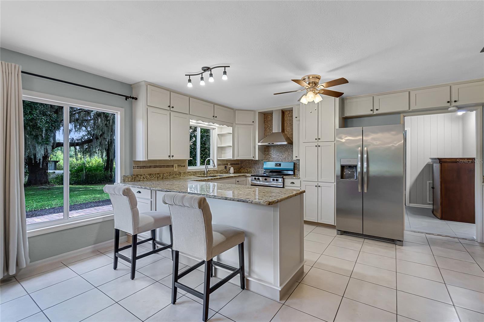 LAKE HARNEY ACRETTES - Residential