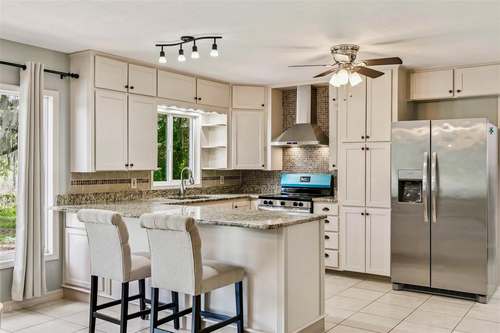 LAKE HARNEY ACRETTES - Residential