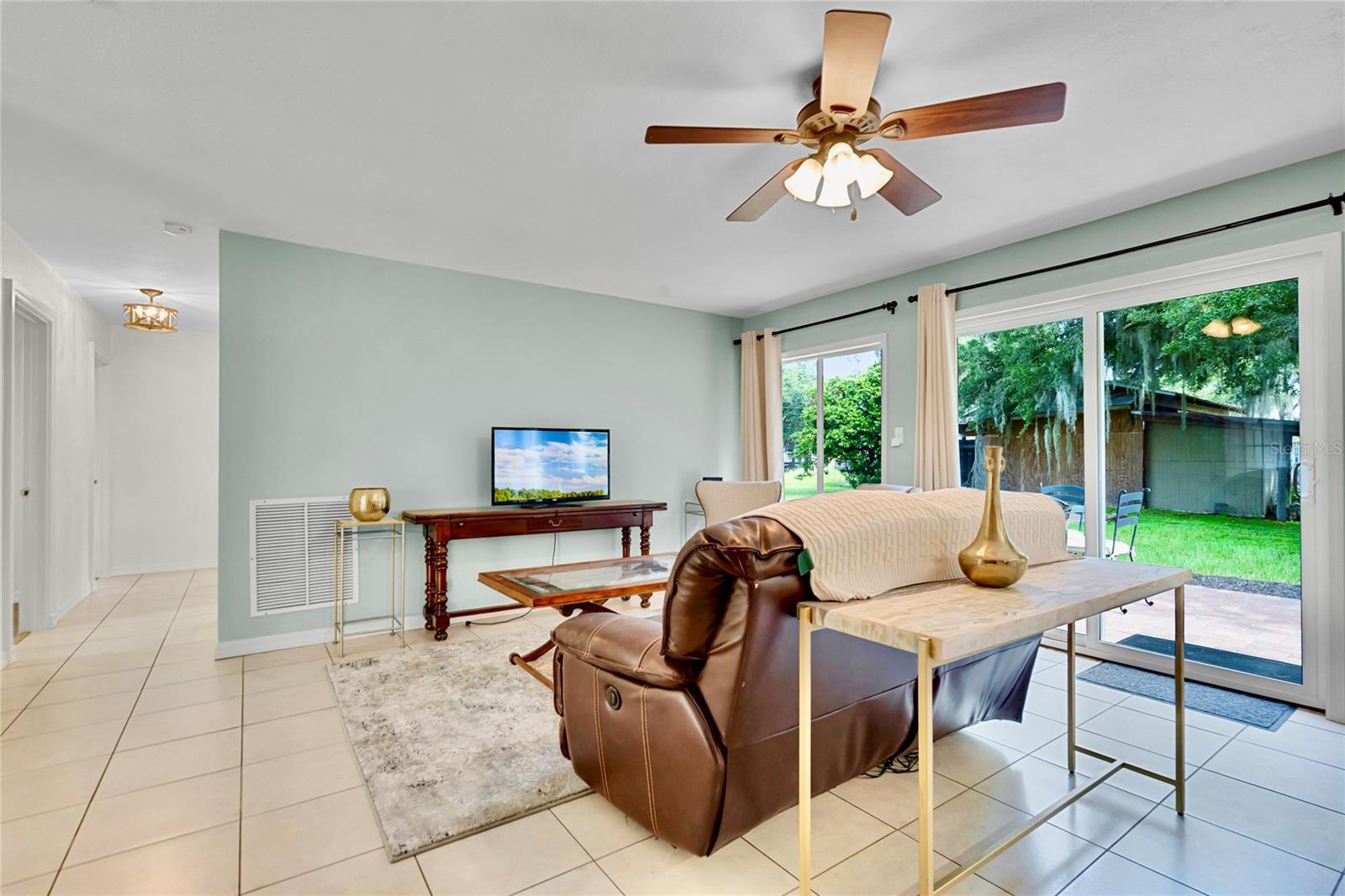 LAKE HARNEY ACRETTES - Residential