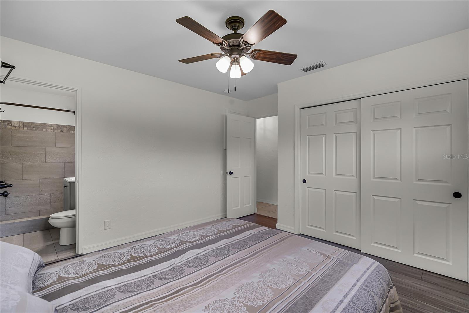 LAKE HARNEY ACRETTES - Residential