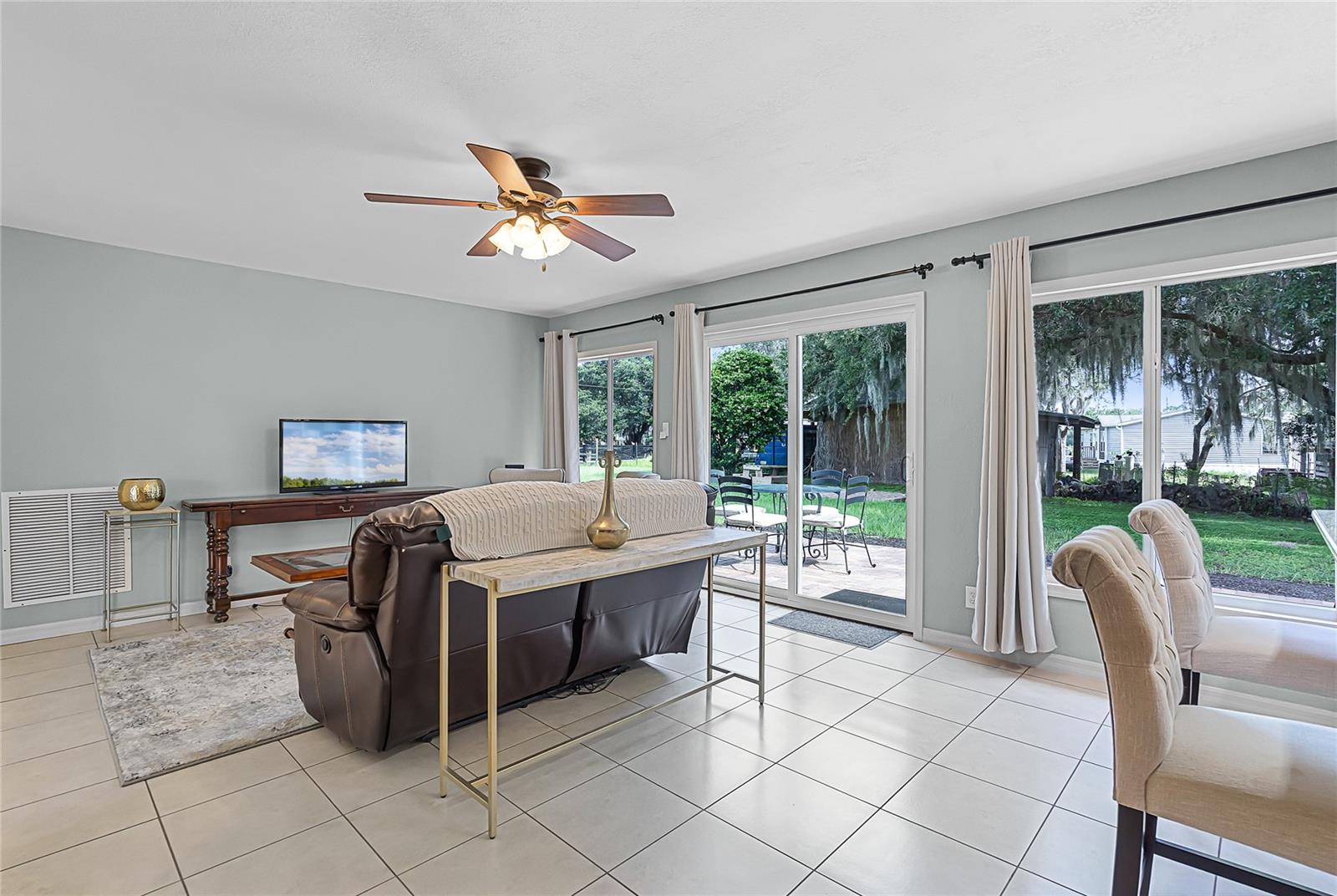 LAKE HARNEY ACRETTES - Residential