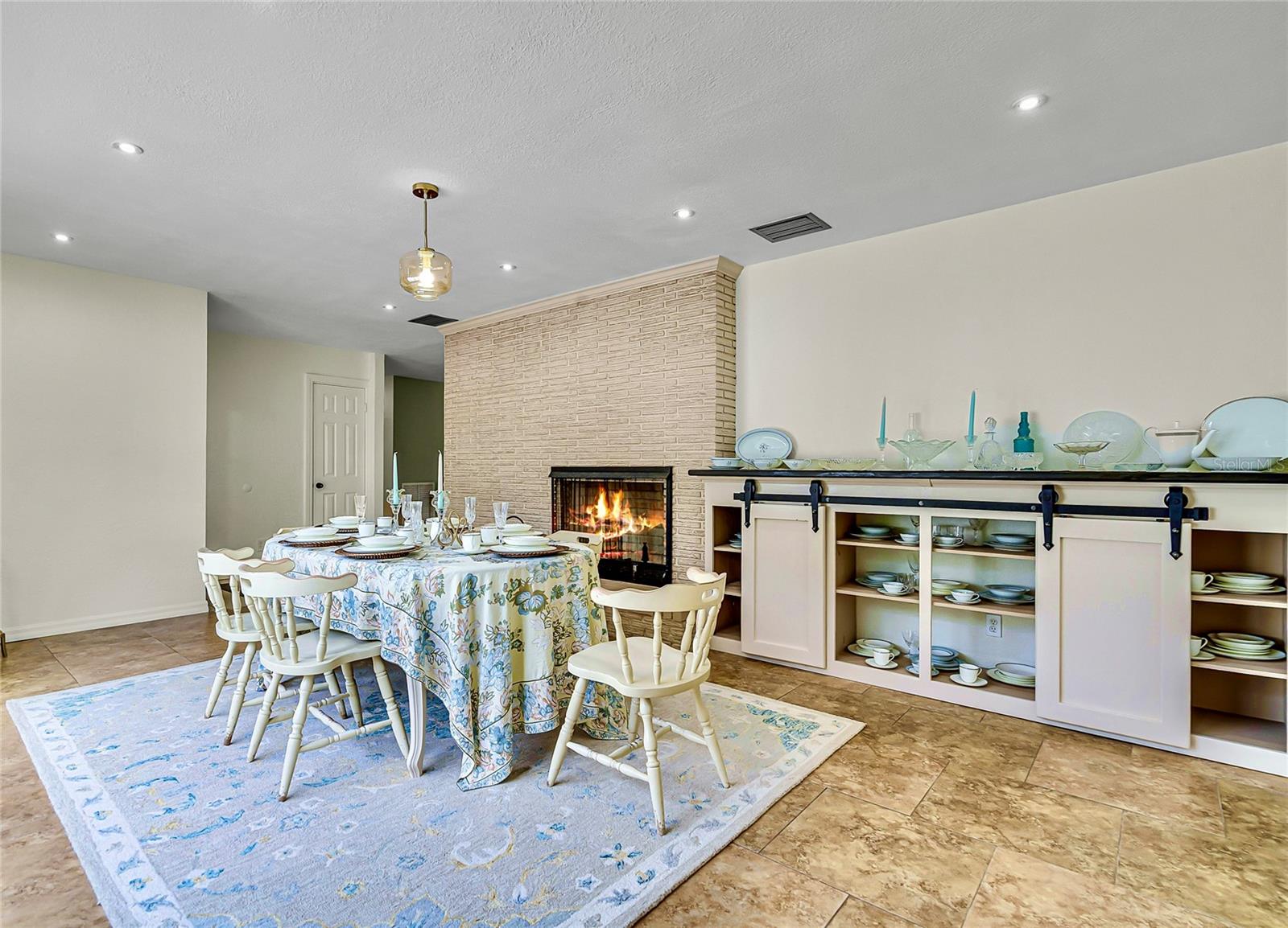 LAKE HARNEY ACRETTES - Residential