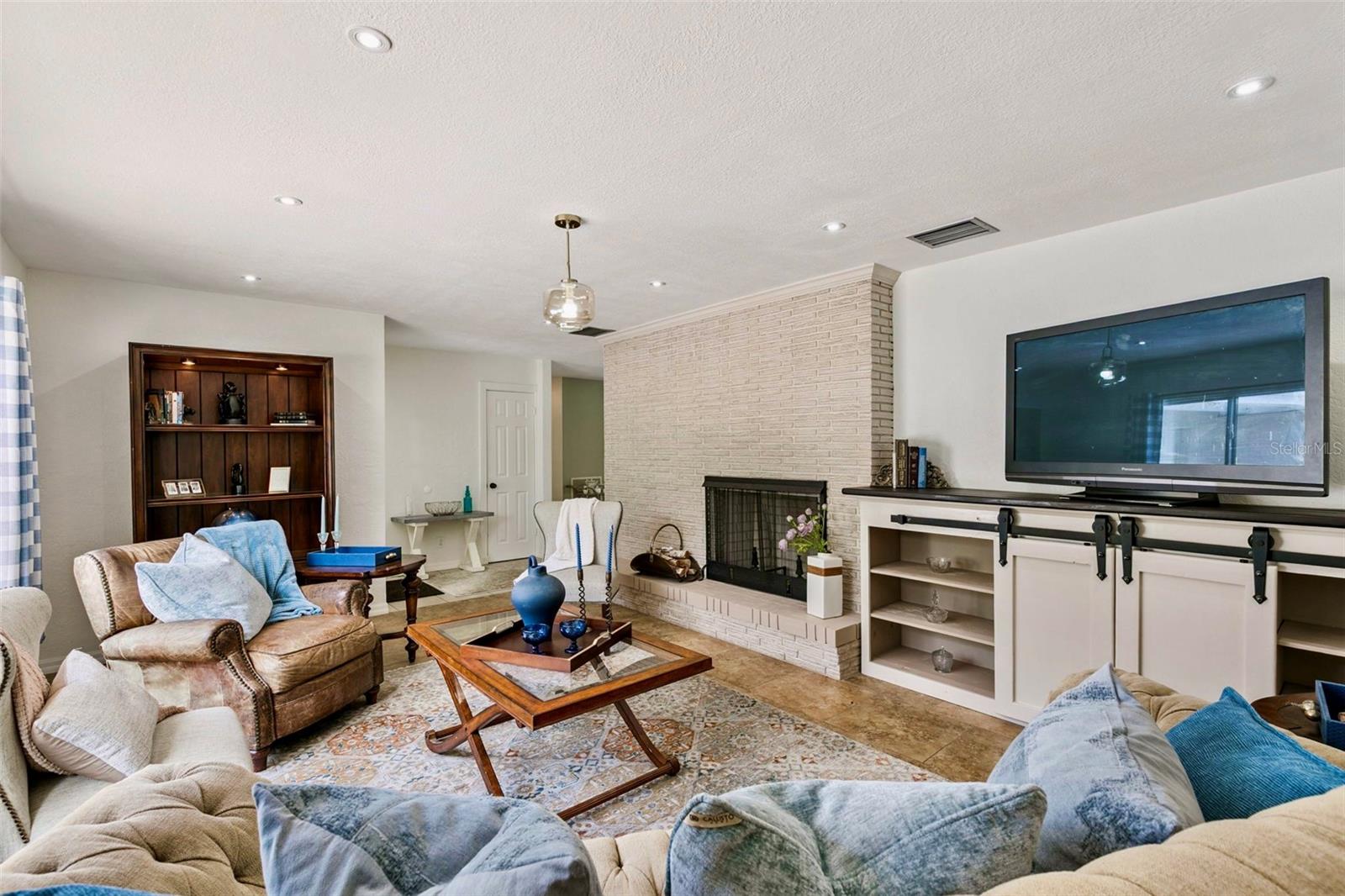 LAKE HARNEY ACRETTES - Residential