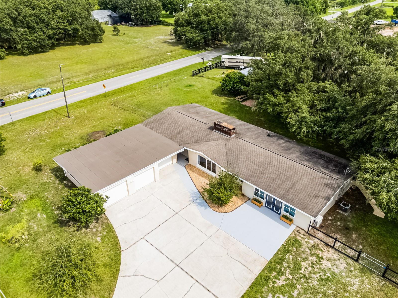 LAKE HARNEY ACRETTES - Residential