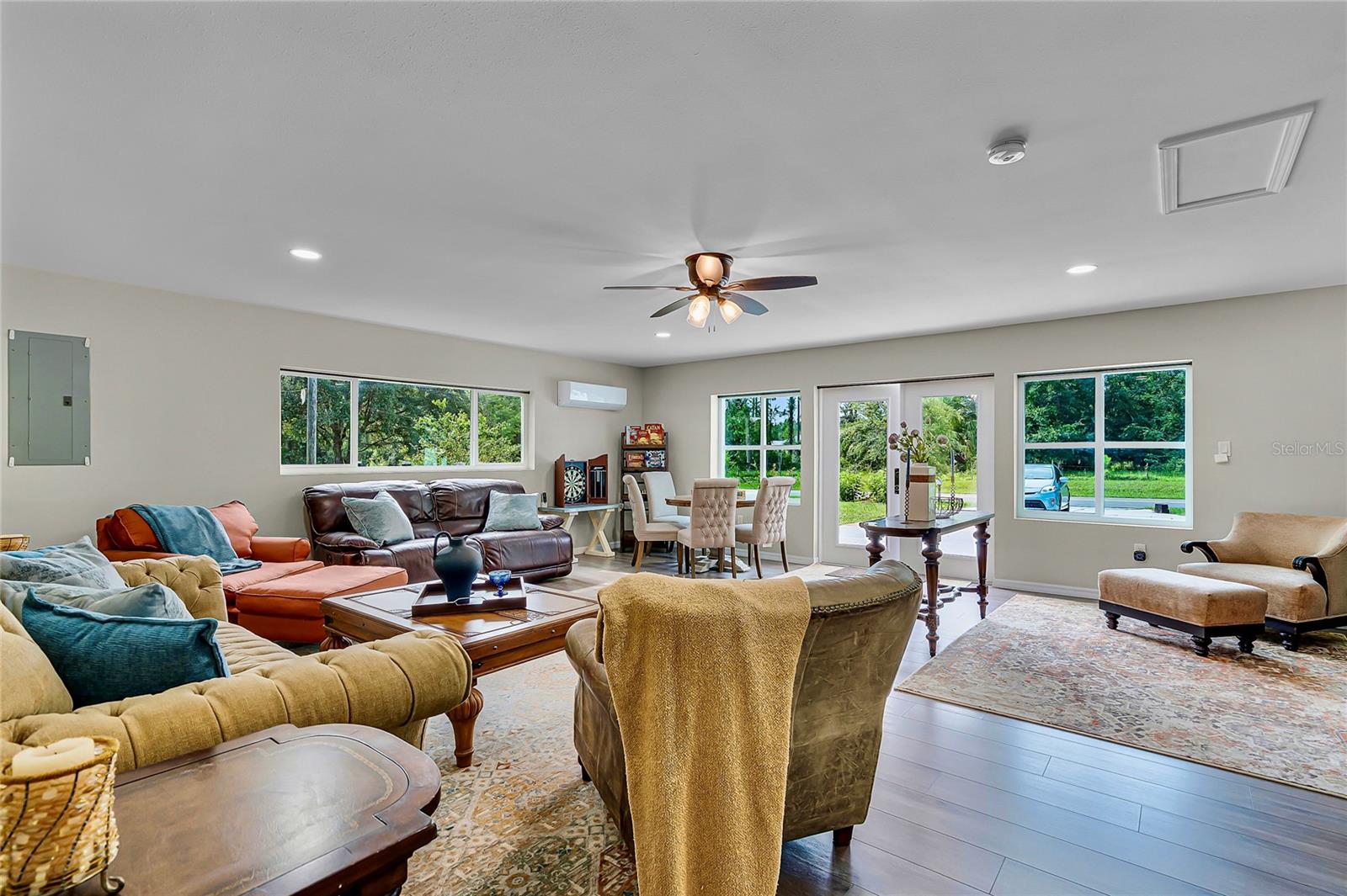 LAKE HARNEY ACRETTES - Residential