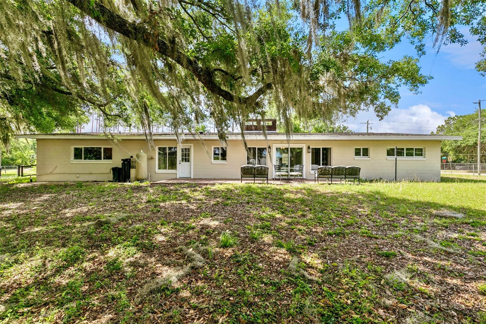 LAKE HARNEY ACRETTES - Residential