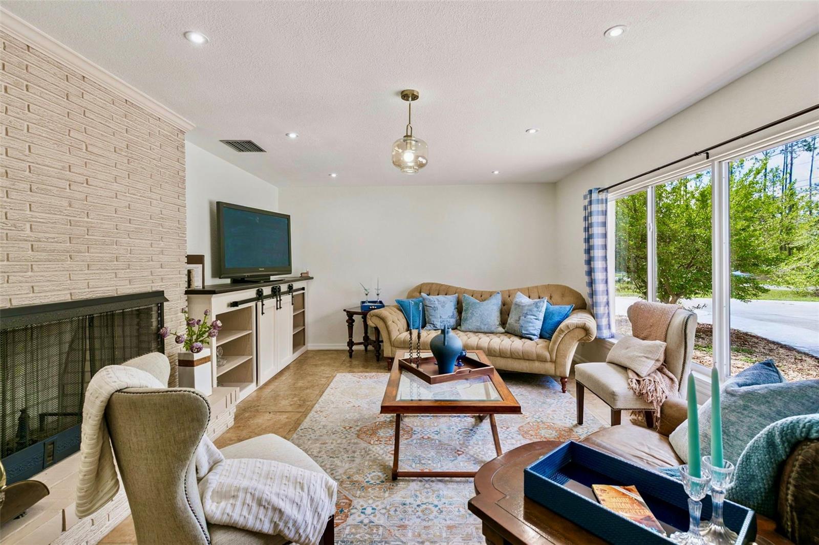 LAKE HARNEY ACRETTES - Residential