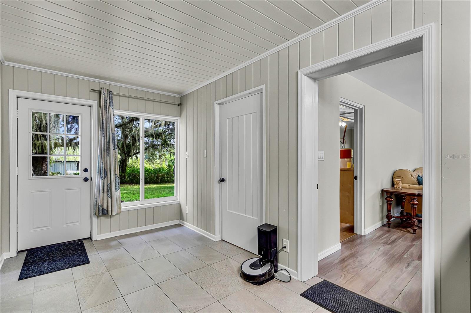 LAKE HARNEY ACRETTES - Residential