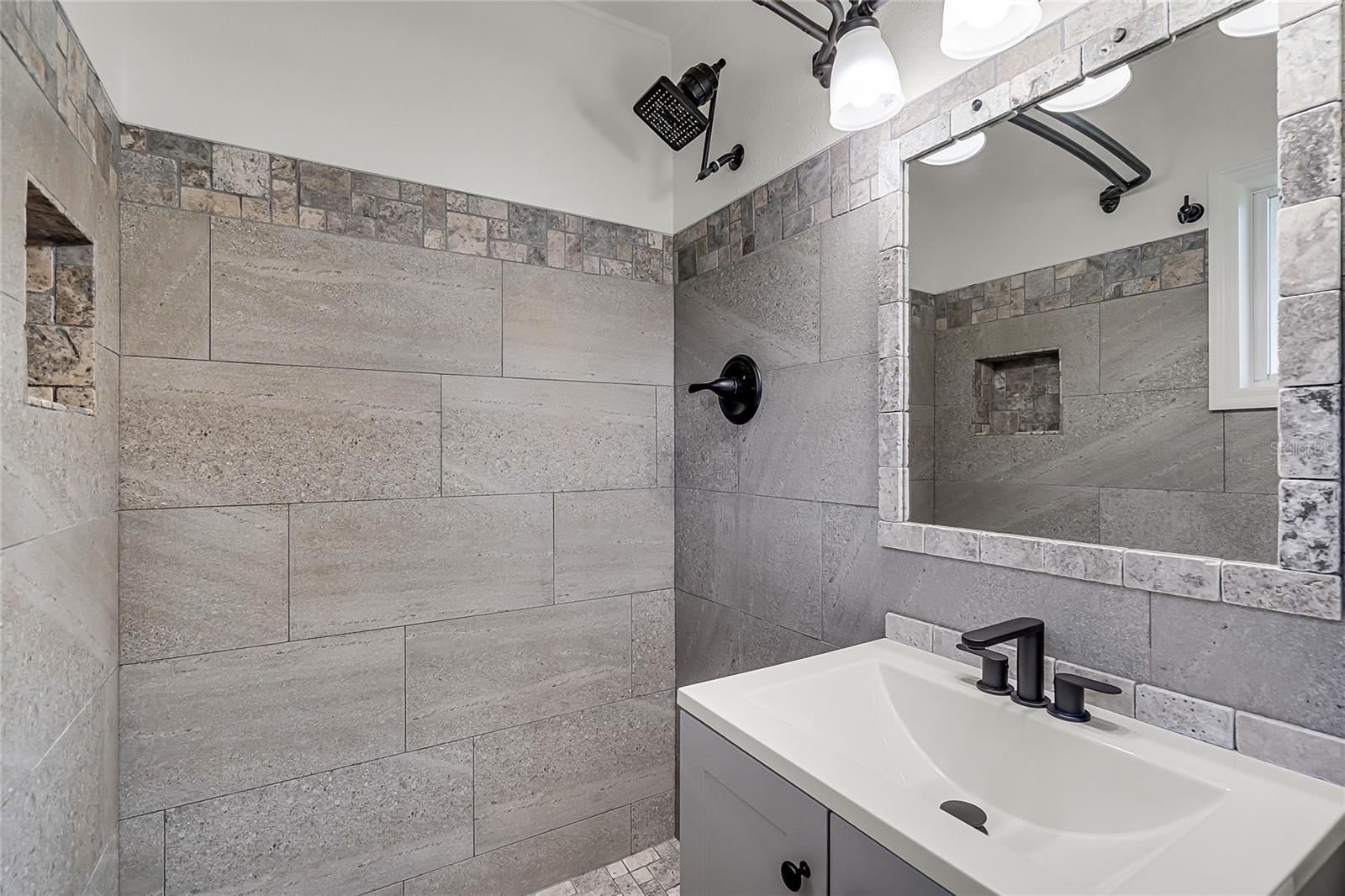 LAKE HARNEY ACRETTES - Residential