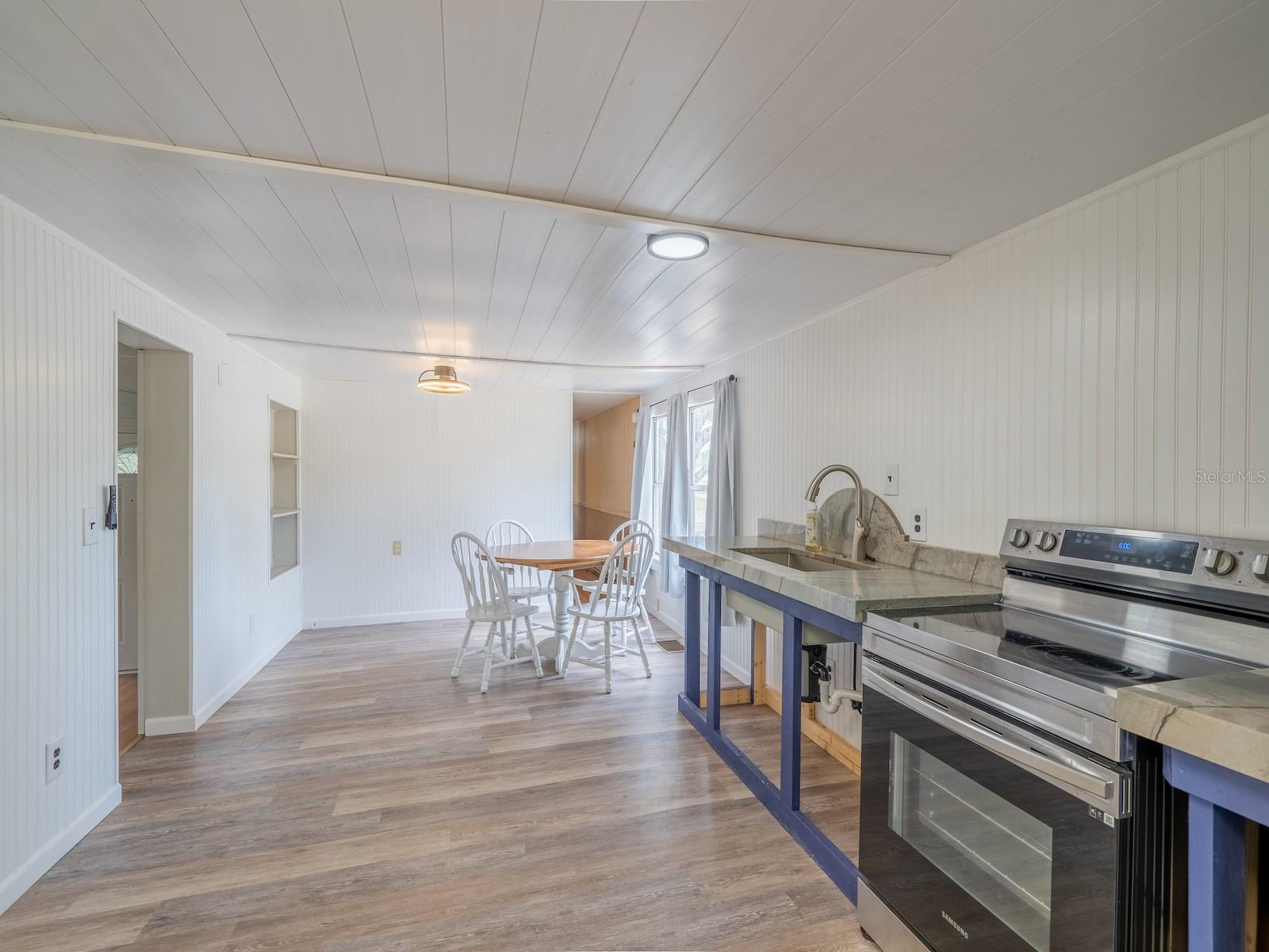 KERR BREEZY SHORES - Residential