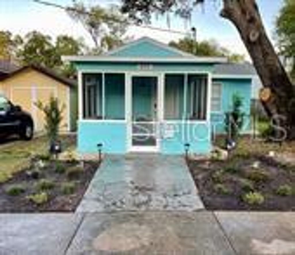 Photo of 1000 Drew Street, Clearwater, FL 33755 (MLS # TB8472252)