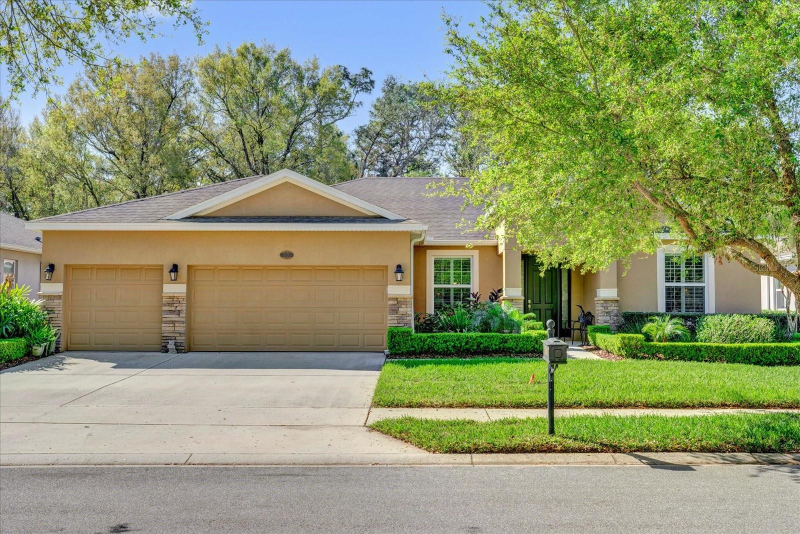 320 W VICTORIA TRAILS BOULEVARD