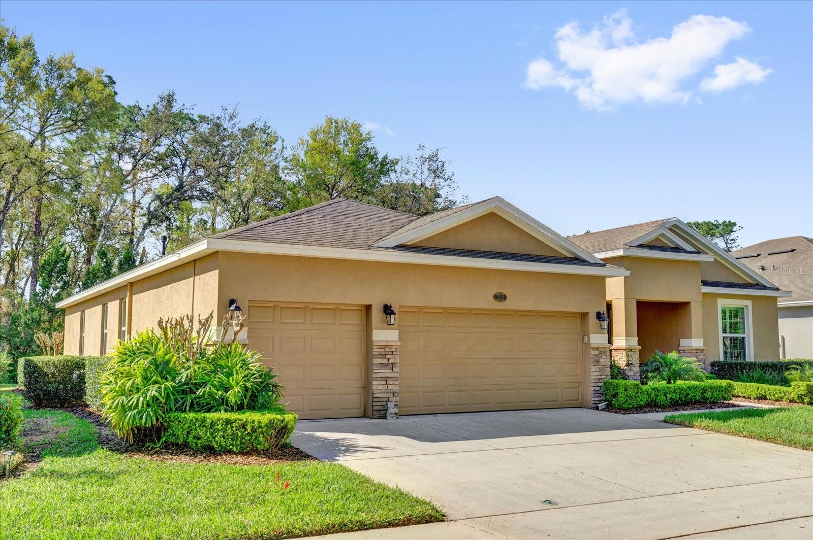 320 W VICTORIA TRAILS BOULEVARD