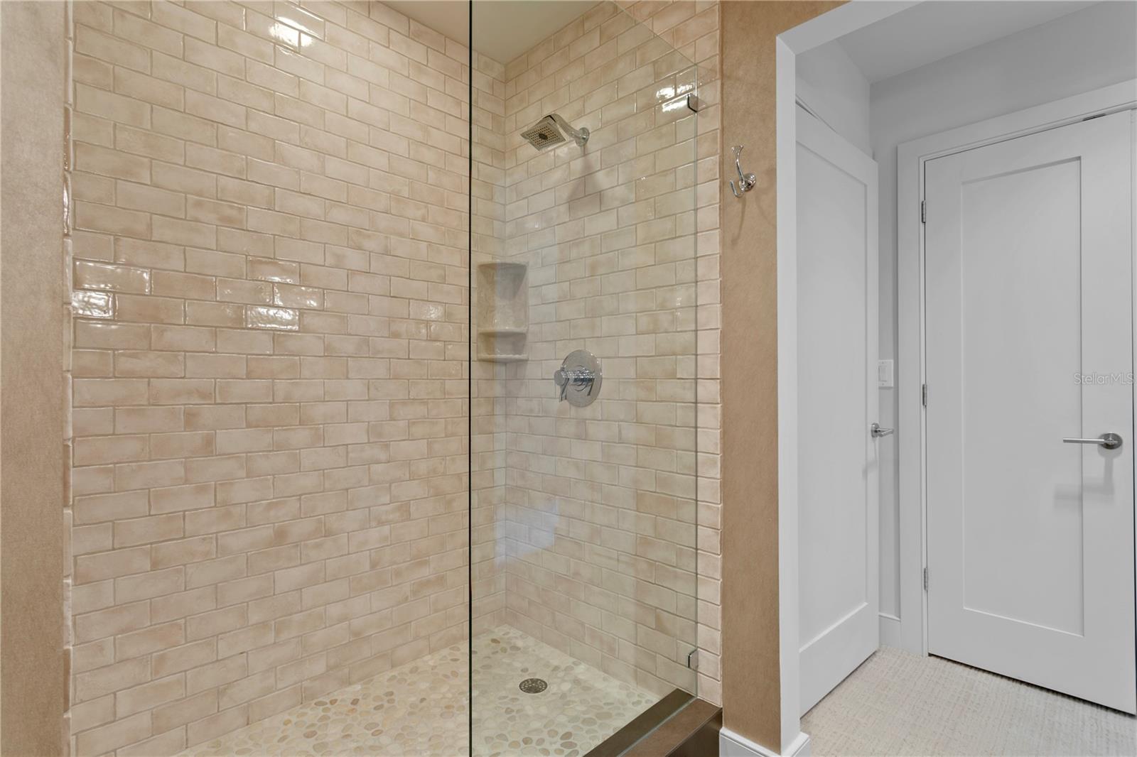 THE PLAZA HARBOUR ISLAND A CON - Residential