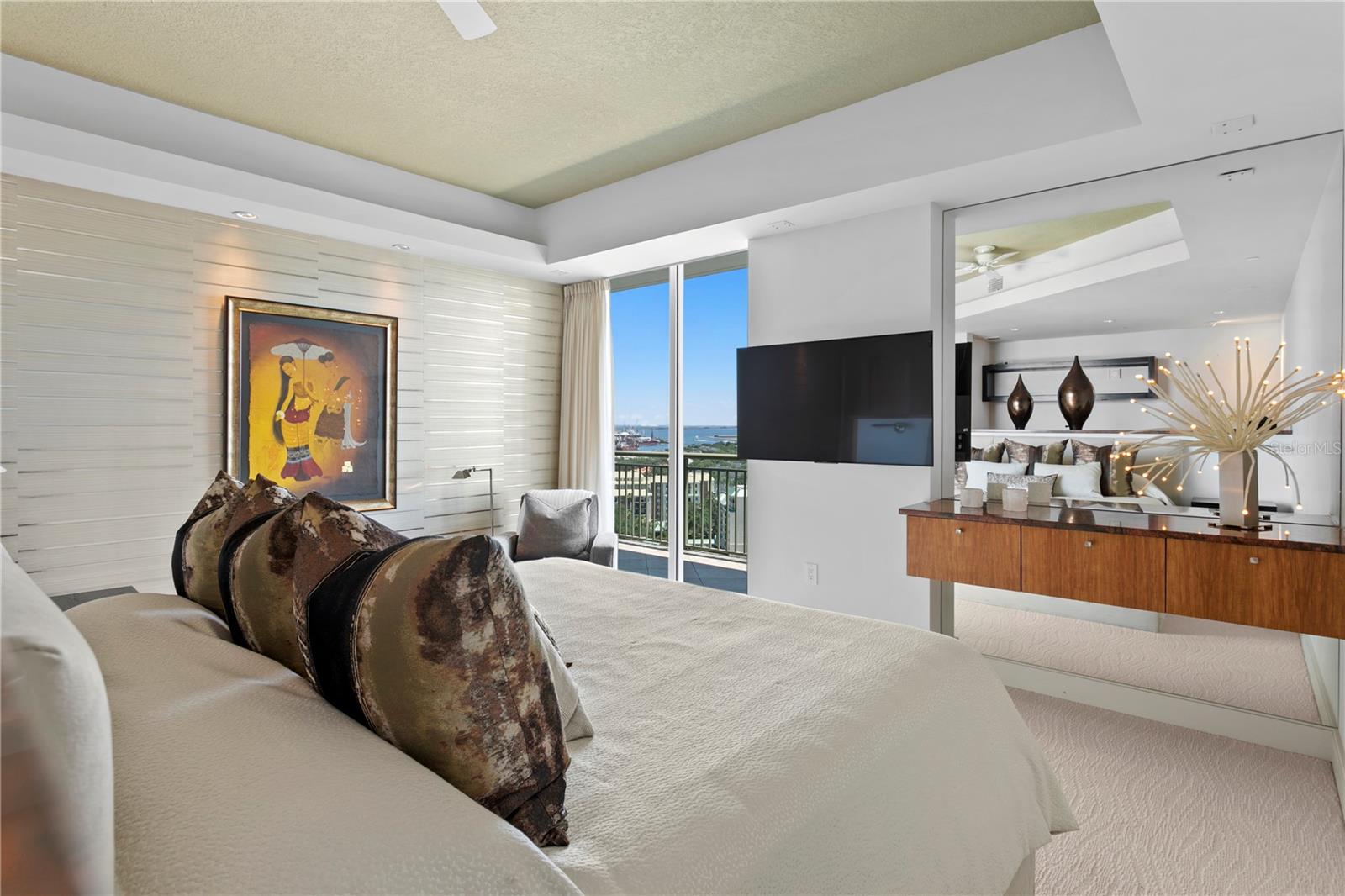 THE PLAZA HARBOUR ISLAND A CON - Residential