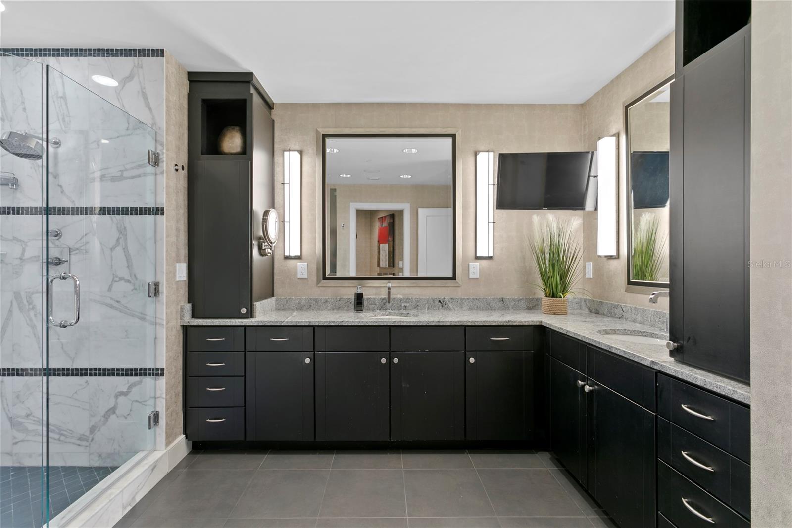 THE PLAZA HARBOUR ISLAND A CON - Residential