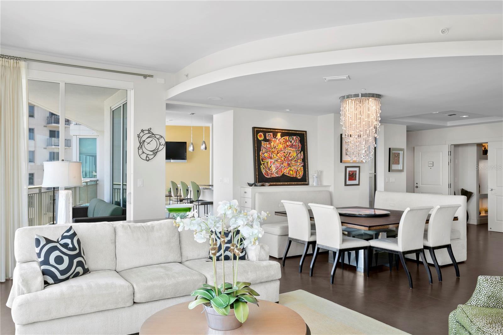 THE PLAZA HARBOUR ISLAND A CON - Residential