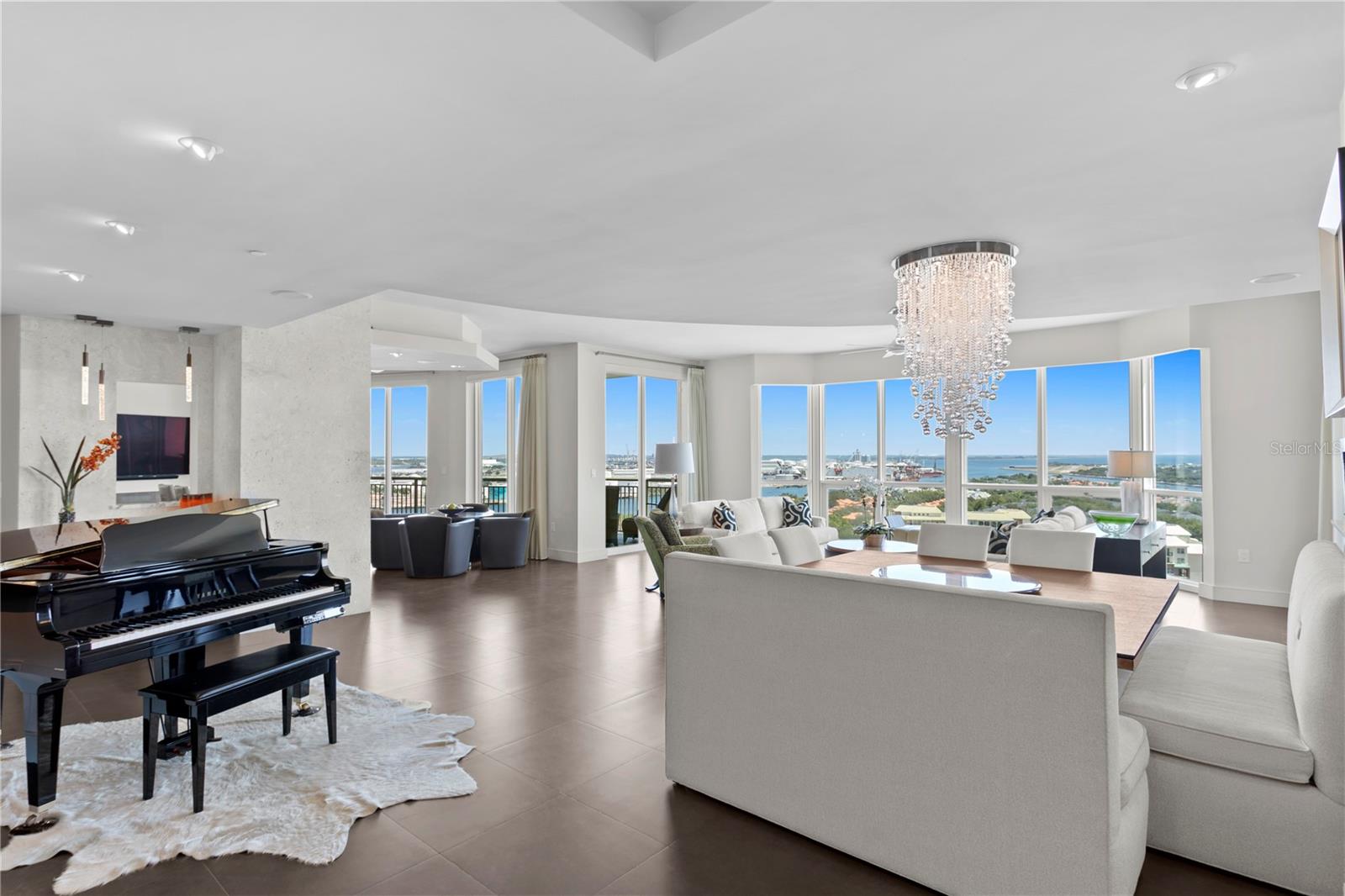 THE PLAZA HARBOUR ISLAND A CON - Residential