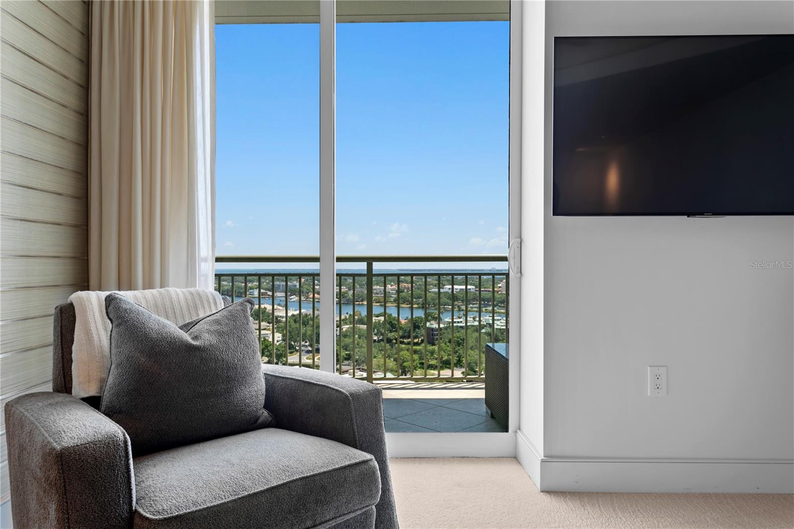 THE PLAZA HARBOUR ISLAND A CON - Residential