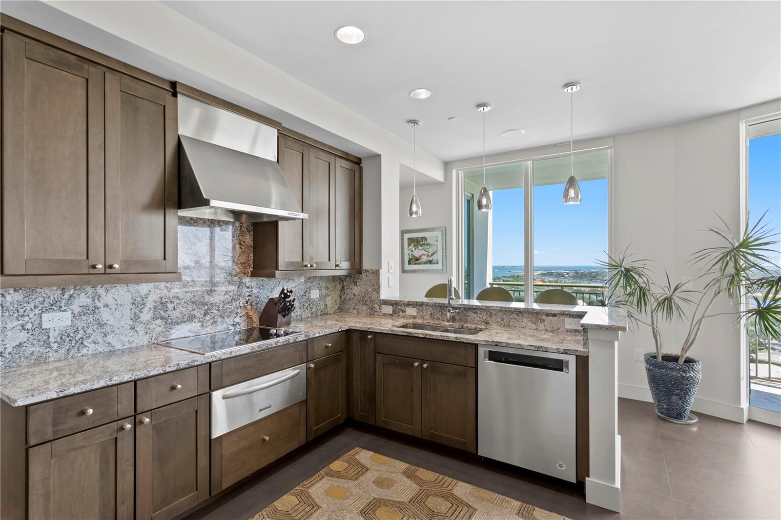 THE PLAZA HARBOUR ISLAND A CON - Residential