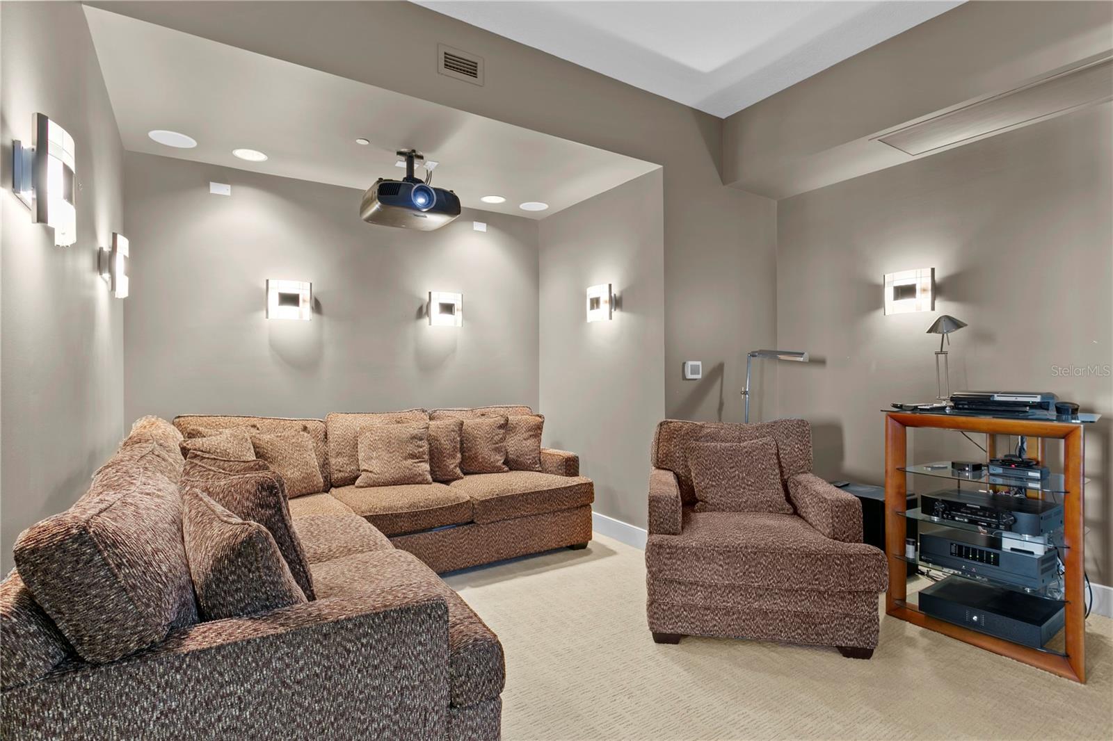 THE PLAZA HARBOUR ISLAND A CON - Residential