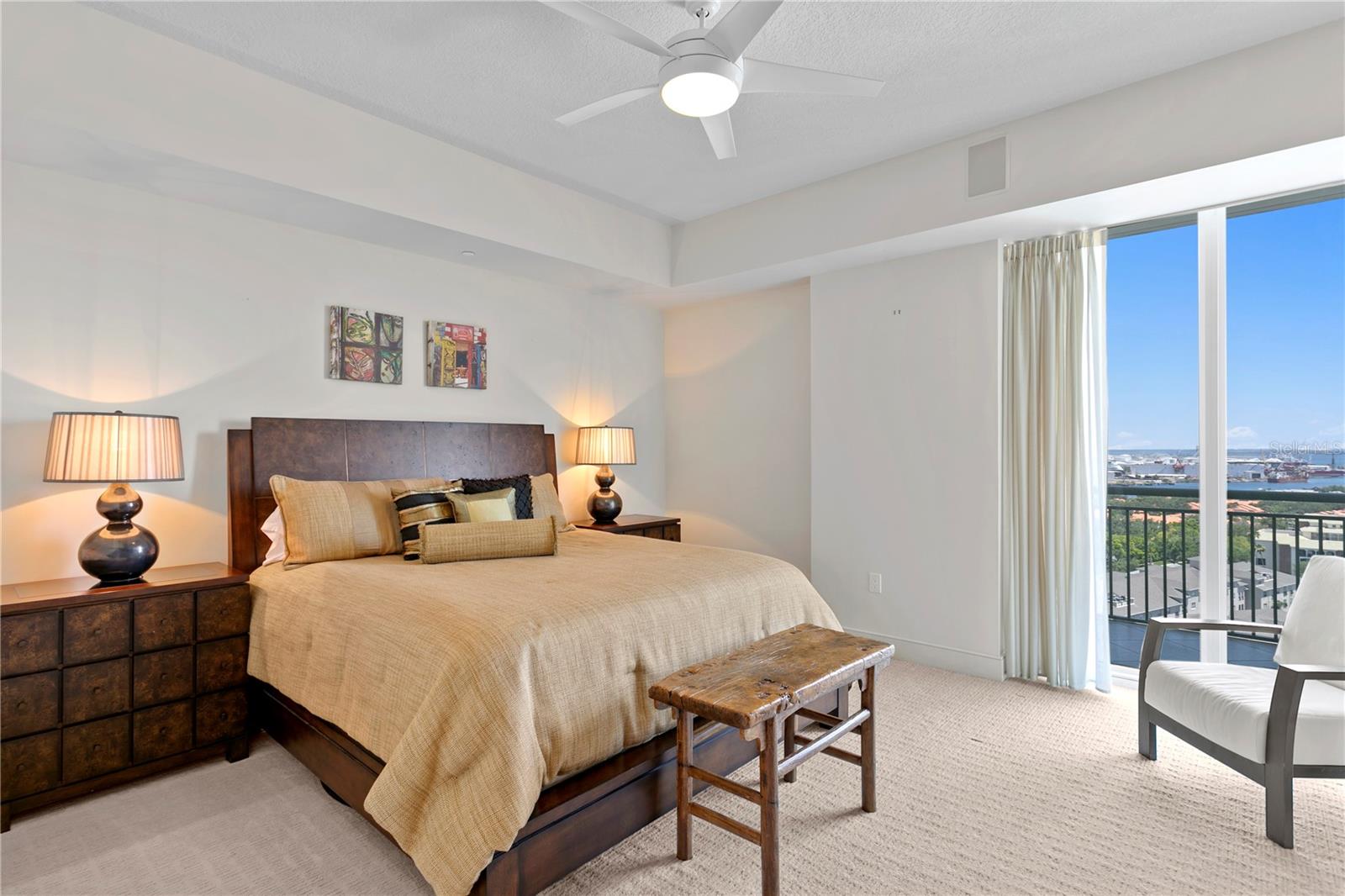 THE PLAZA HARBOUR ISLAND A CON - Residential