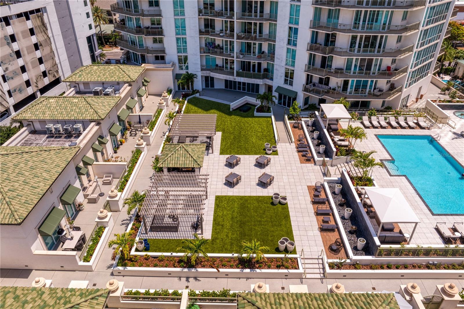 THE PLAZA HARBOUR ISLAND A CON - Residential