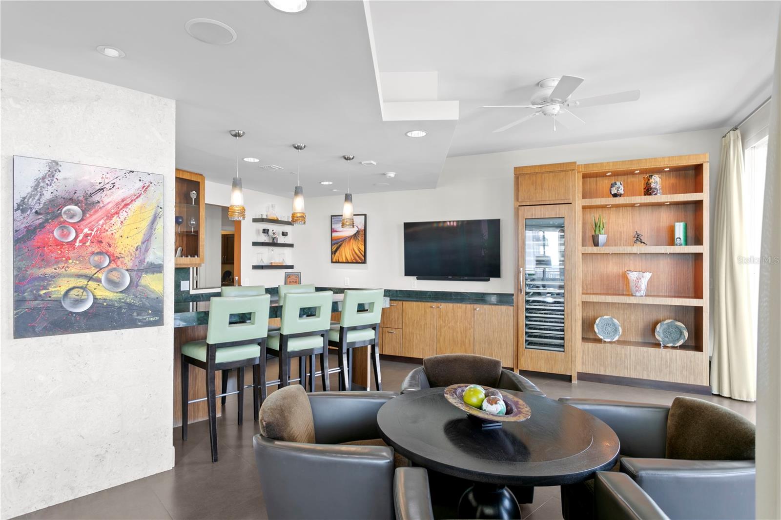 THE PLAZA HARBOUR ISLAND A CON - Residential