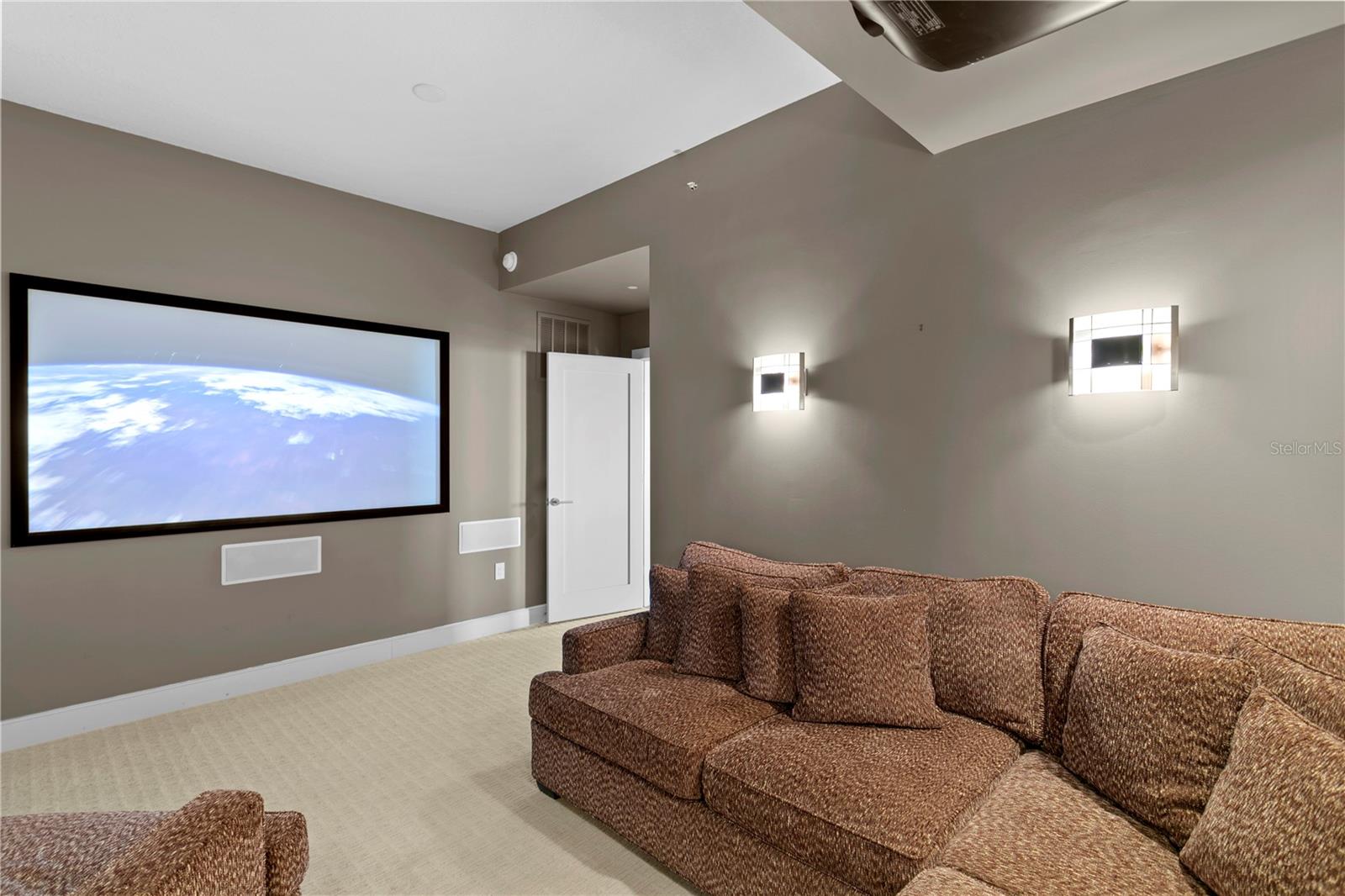 THE PLAZA HARBOUR ISLAND A CON - Residential