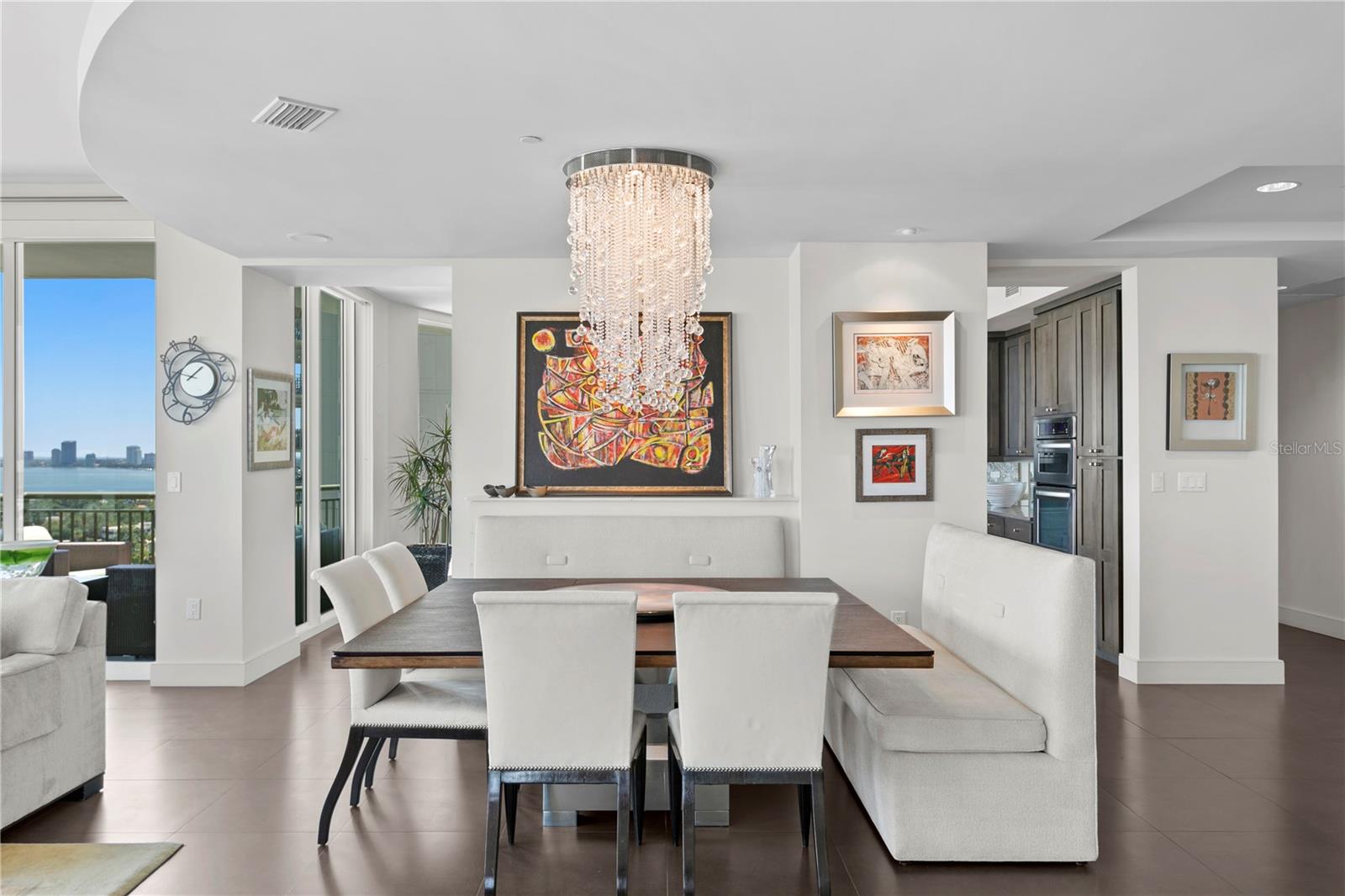 THE PLAZA HARBOUR ISLAND A CON - Residential