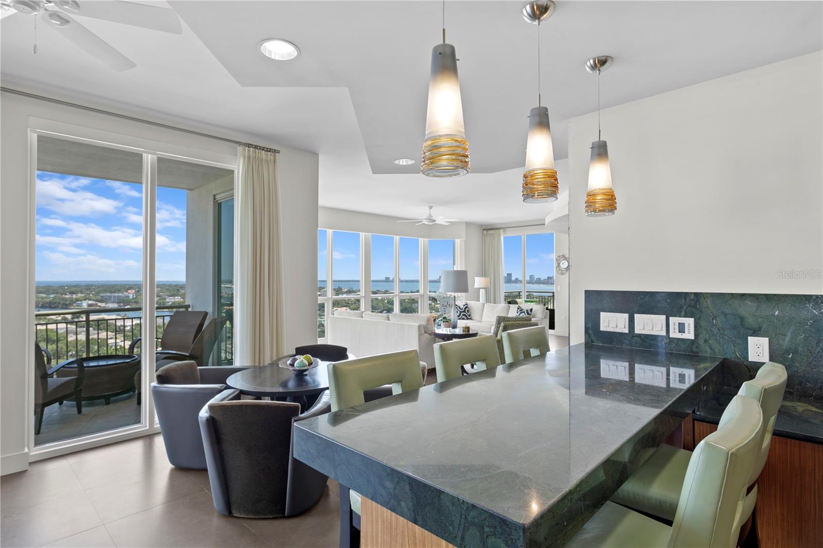 THE PLAZA HARBOUR ISLAND A CON - Residential