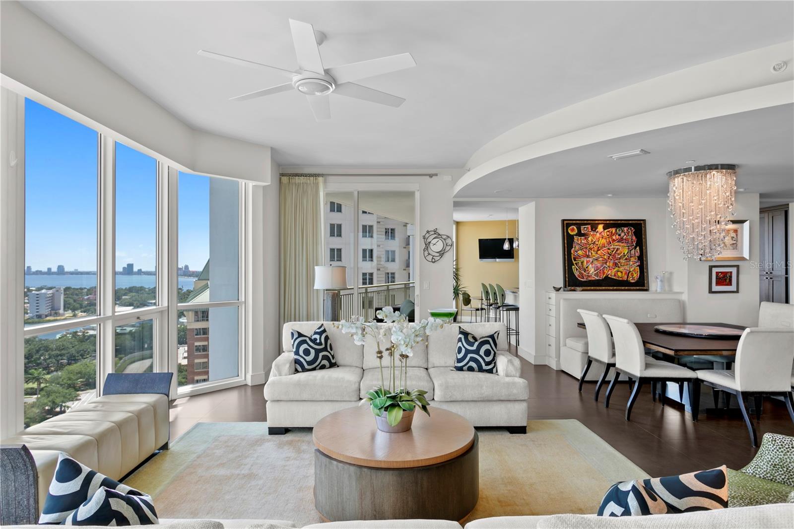 THE PLAZA HARBOUR ISLAND A CON - Residential