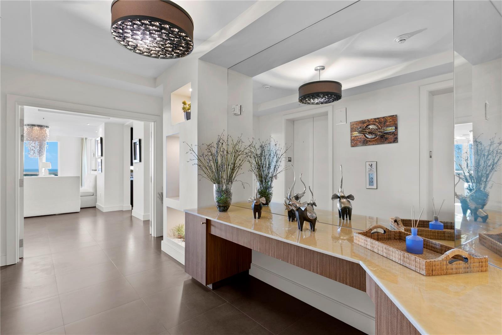 THE PLAZA HARBOUR ISLAND A CON - Residential