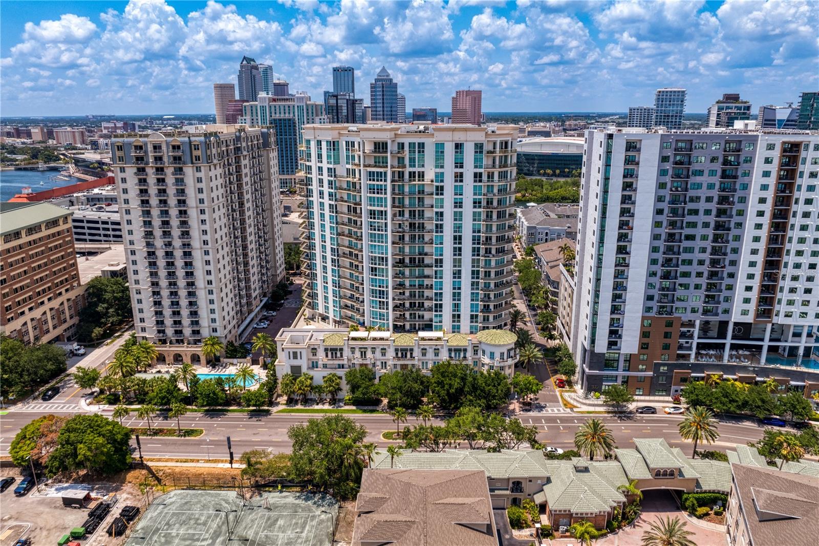 THE PLAZA HARBOUR ISLAND A CON - Residential