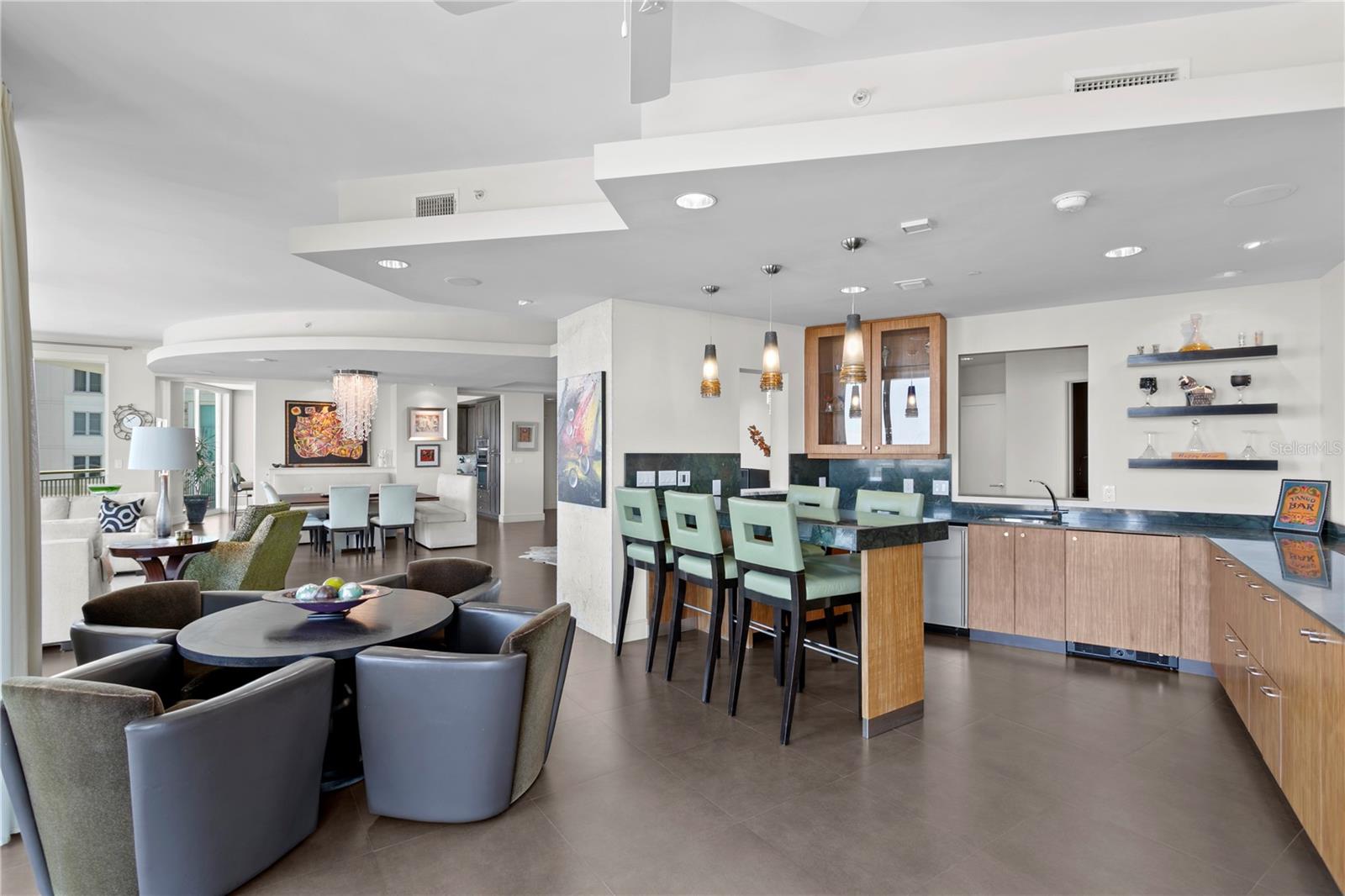 THE PLAZA HARBOUR ISLAND A CON - Residential