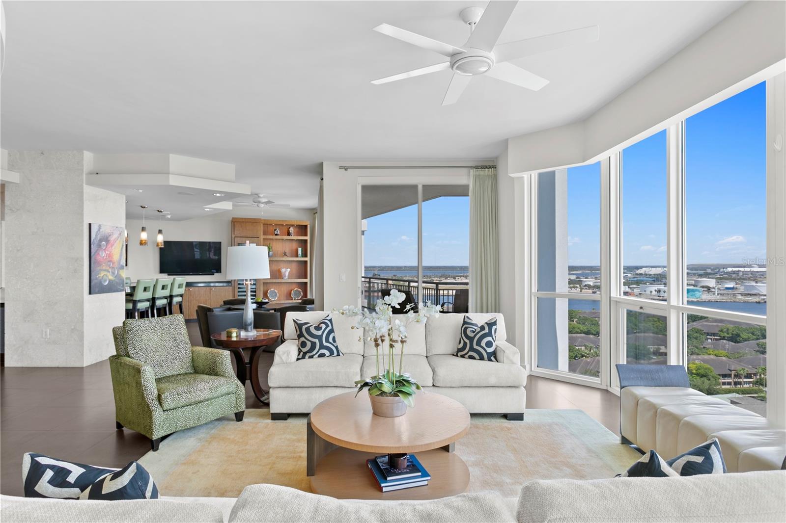 THE PLAZA HARBOUR ISLAND A CON - Residential