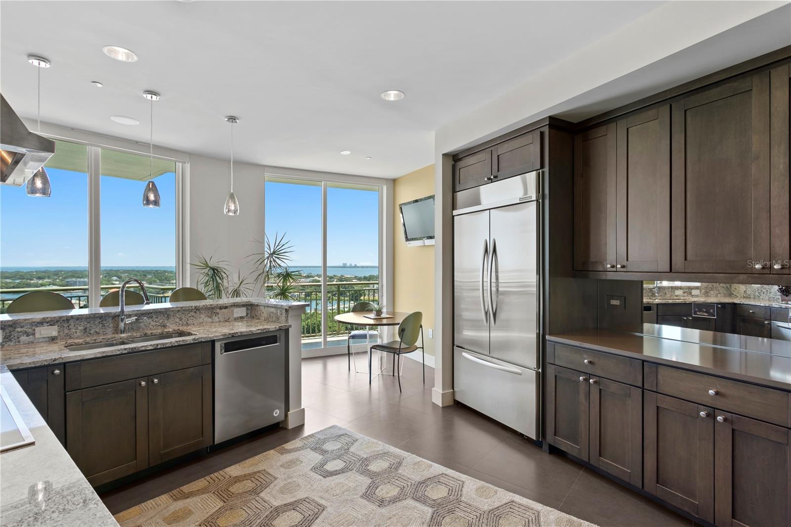 THE PLAZA HARBOUR ISLAND A CON - Residential