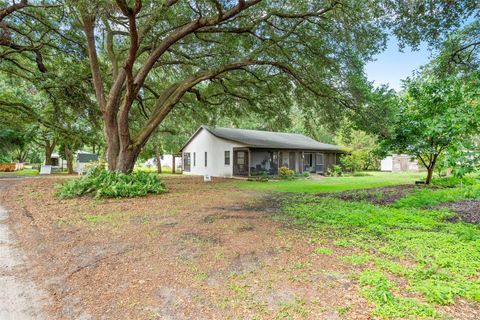 Photo of 2026 Lewis Road, Leesburg, FL 34748 (MLS # O6392685)