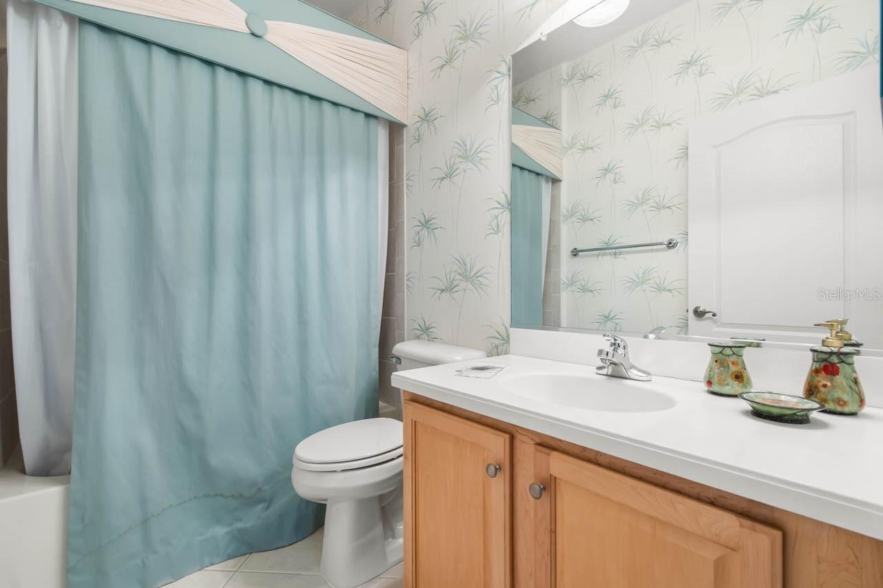 LYNDHURST CONDO - Residential