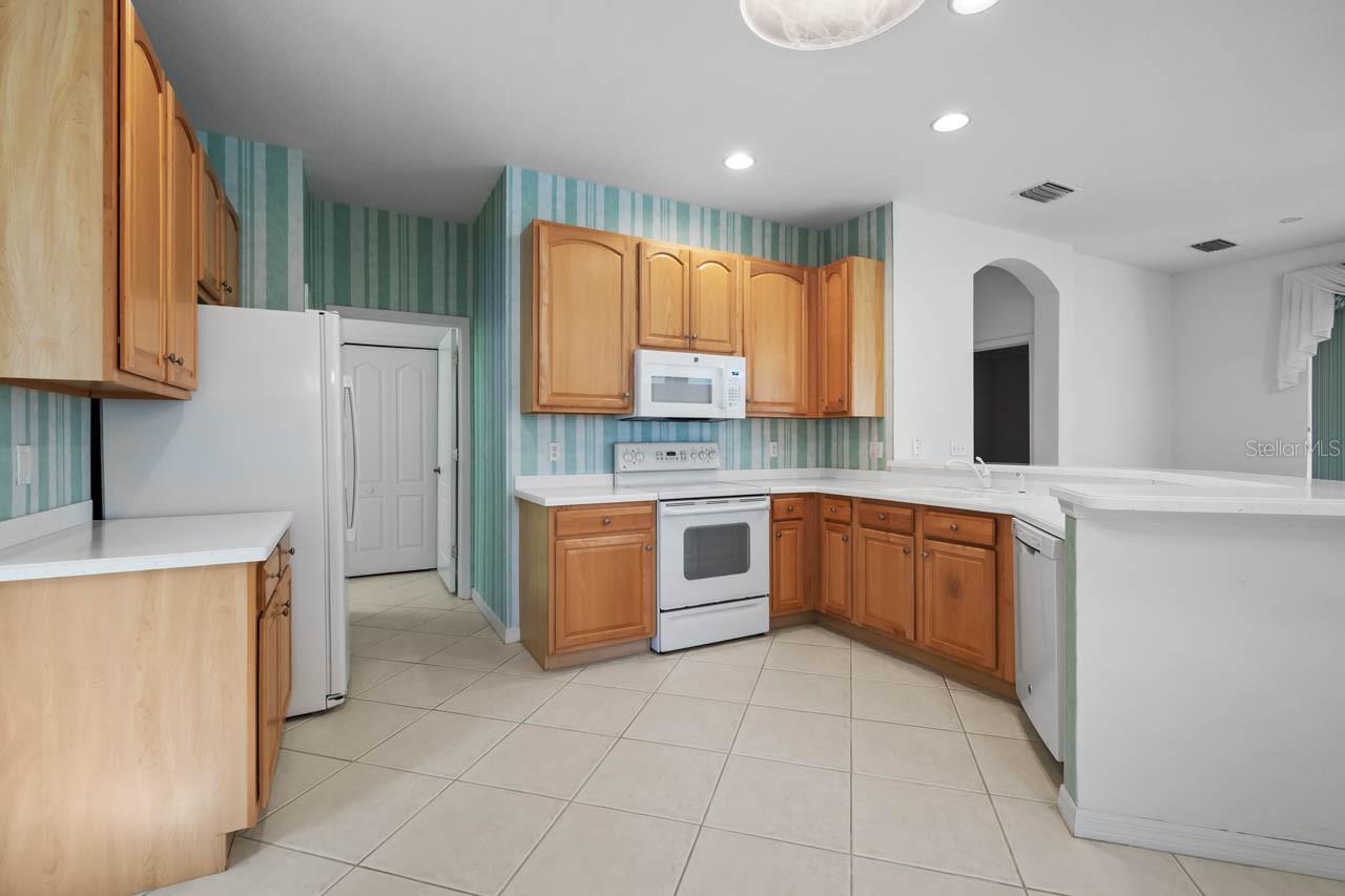 LYNDHURST CONDO - Residential