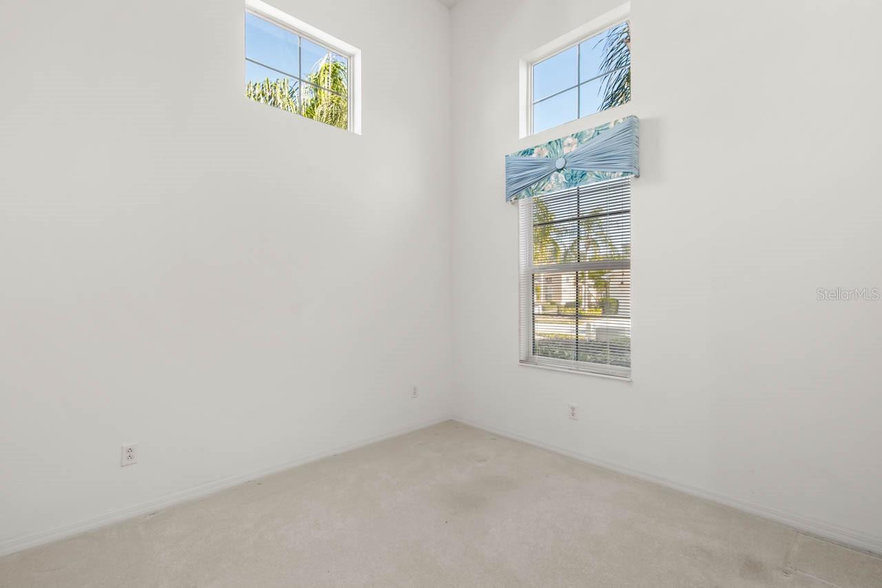 LYNDHURST CONDO - Residential