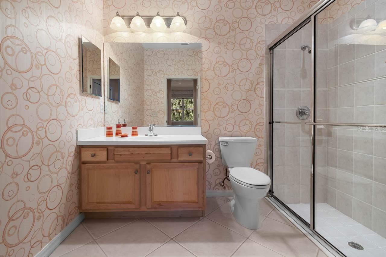 LYNDHURST CONDO - Residential