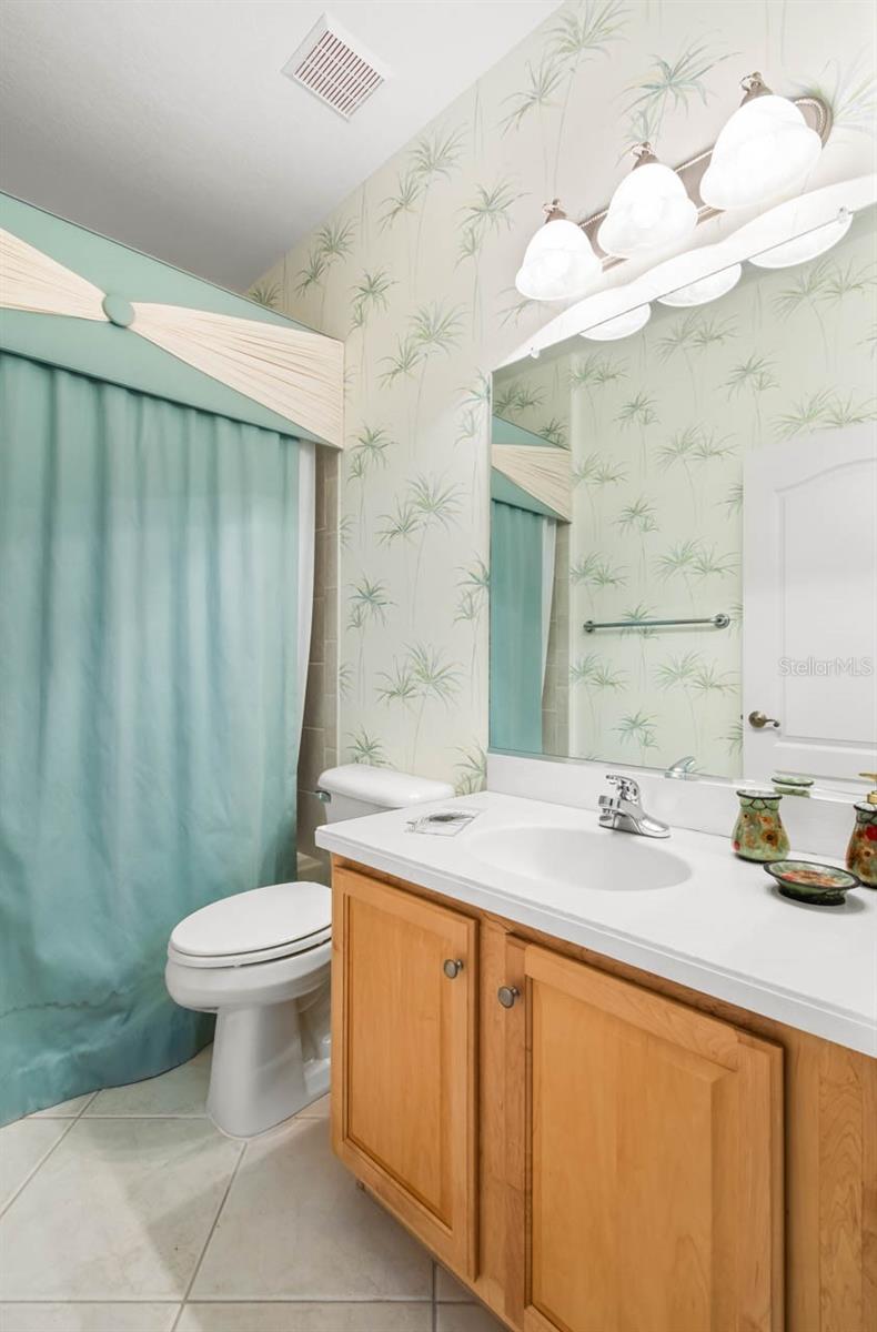 LYNDHURST CONDO - Residential