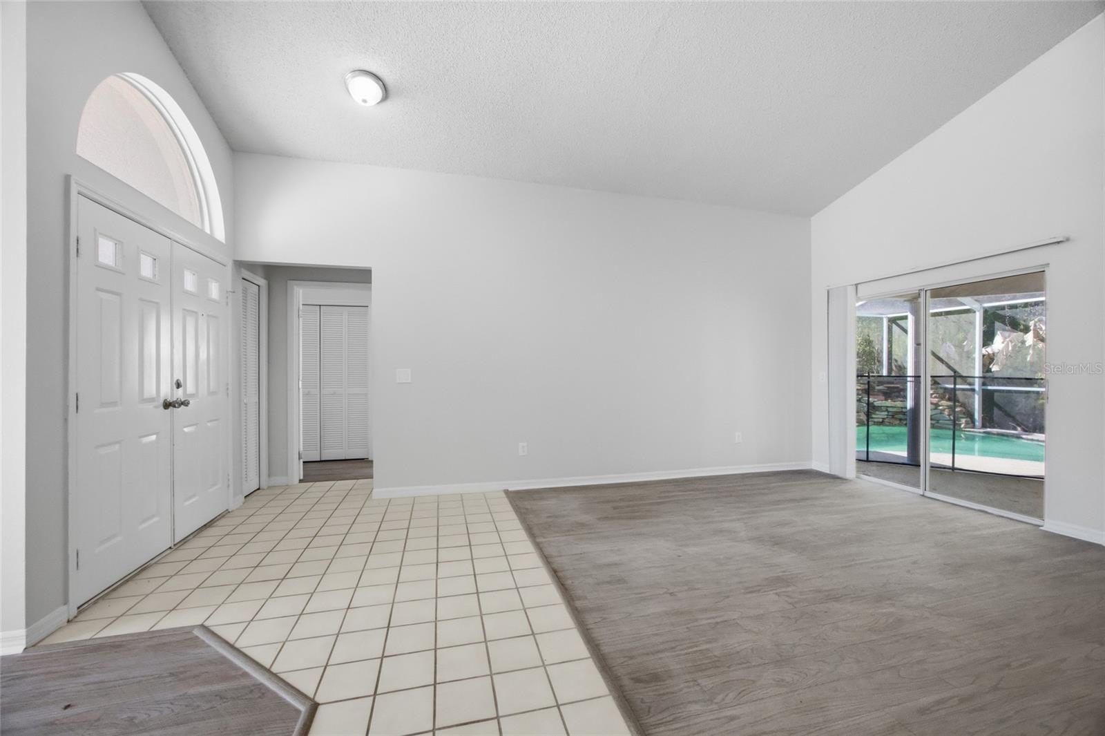 812 CRESTRIDGE DRIVE