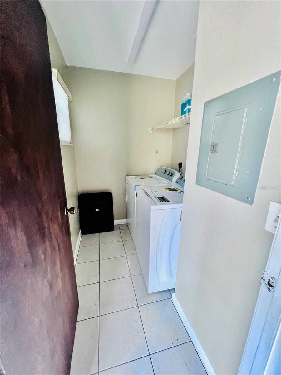 CASABLANCA WEST - Residential Lease
