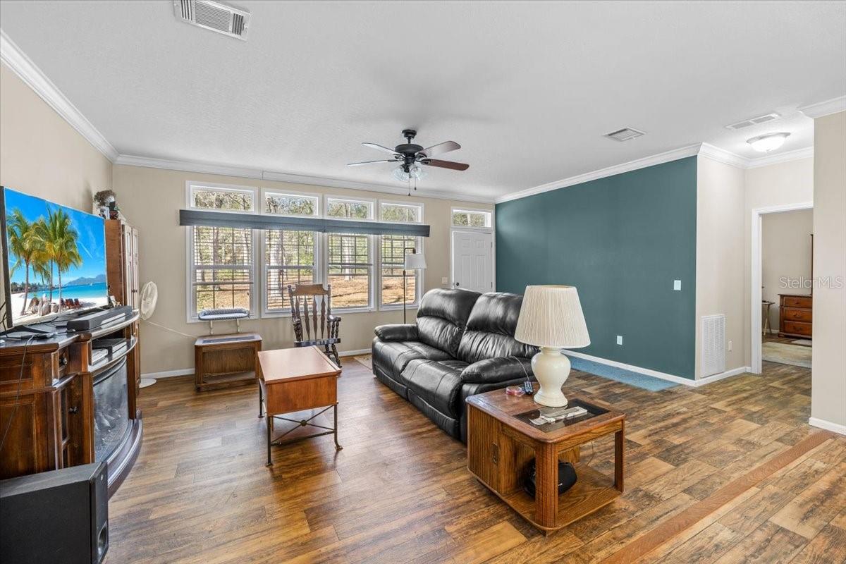 S1/2 OF N1/2 OF NW1/4 OF SE1/4 OF SW1/4 ORB 541 PG - Residential