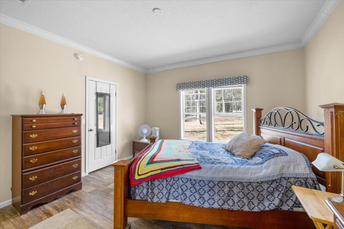 S1/2 OF N1/2 OF NW1/4 OF SE1/4 OF SW1/4 ORB 541 PG - Residential