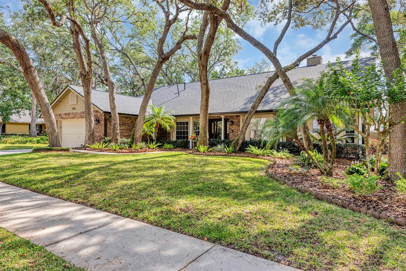 1039 WHISPERING COVE